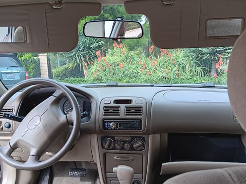 Used 2001 Toyota Corolla CE image 10