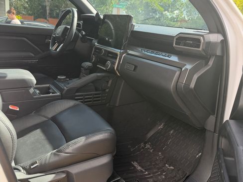 Used 2024 Toyota Tacoma TRD Off-Road AWD/4WD image 8