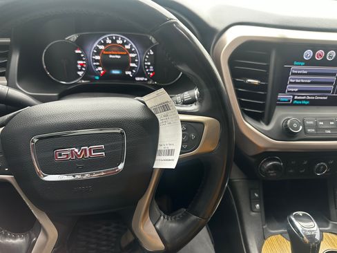 Used 2017 GMC Acadia Denali w/ Technology Package FWD image 11