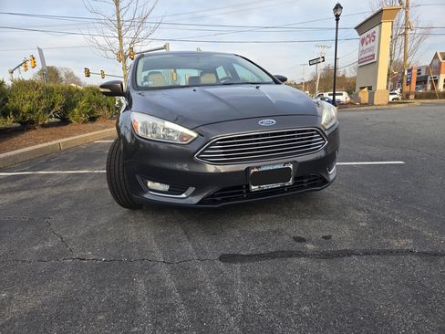 Used 2017 Ford Focus Titanium image 1