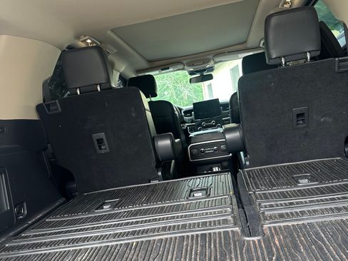 Used 2023 Ford Expedition XLT image 4