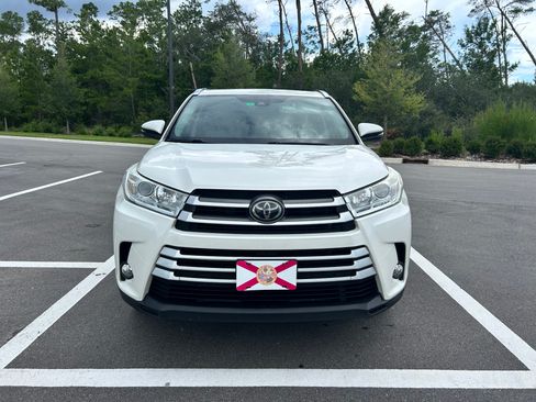 Used 2018 Toyota Highlander XLE AWD/4WD image 4