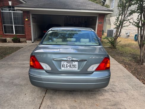 Used 2000 Toyota Avalon XLS image 11