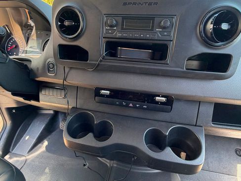 Used 2025 Mercedes-Benz Sprinter 2500 image 6