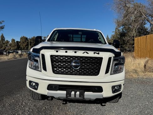 Used 2019 Nissan Titan PRO-4X w/ Pro-4x Convenience Package image 14