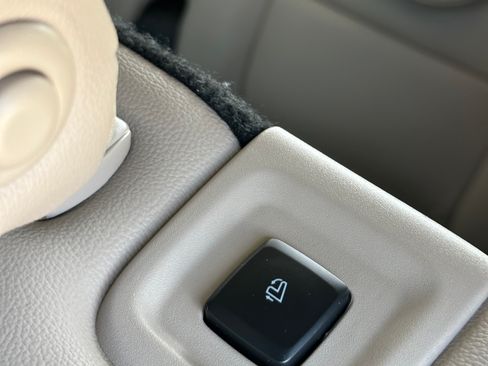 Used 2020 Ford Explorer Limited image 22