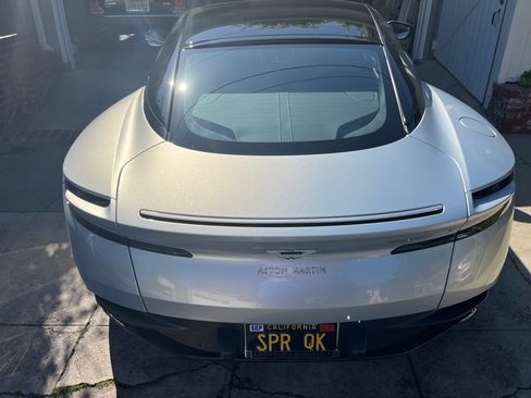 Used 2018 Aston Martin DB11 V12 image 2