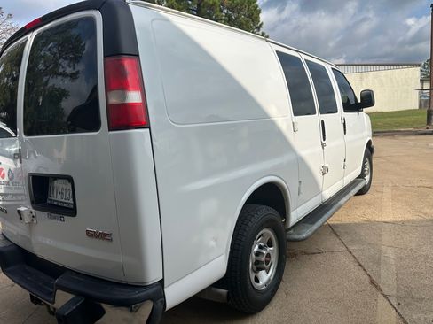 Used 2017 GMC Savana 2500 image 4