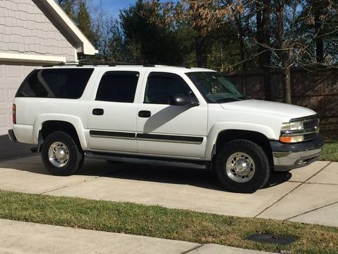 Used 2005 Chevrolet Suburban 2500 LS w/ Suspension Package, Autoride AWD/4WD image 2