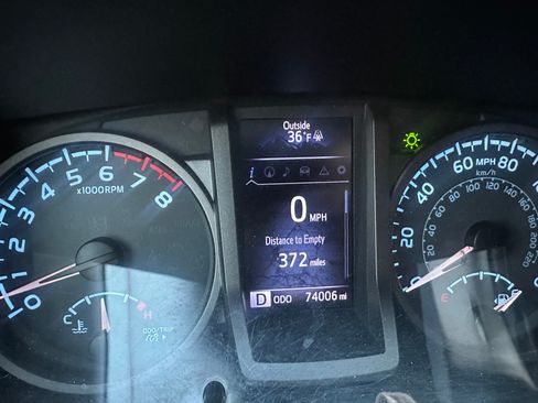 Used 2017 Toyota Tacoma TRD Sport image 13