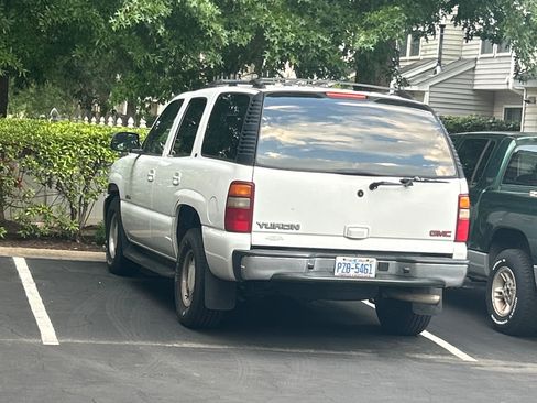 Used 2002 GMC Yukon SLE RWD image 1