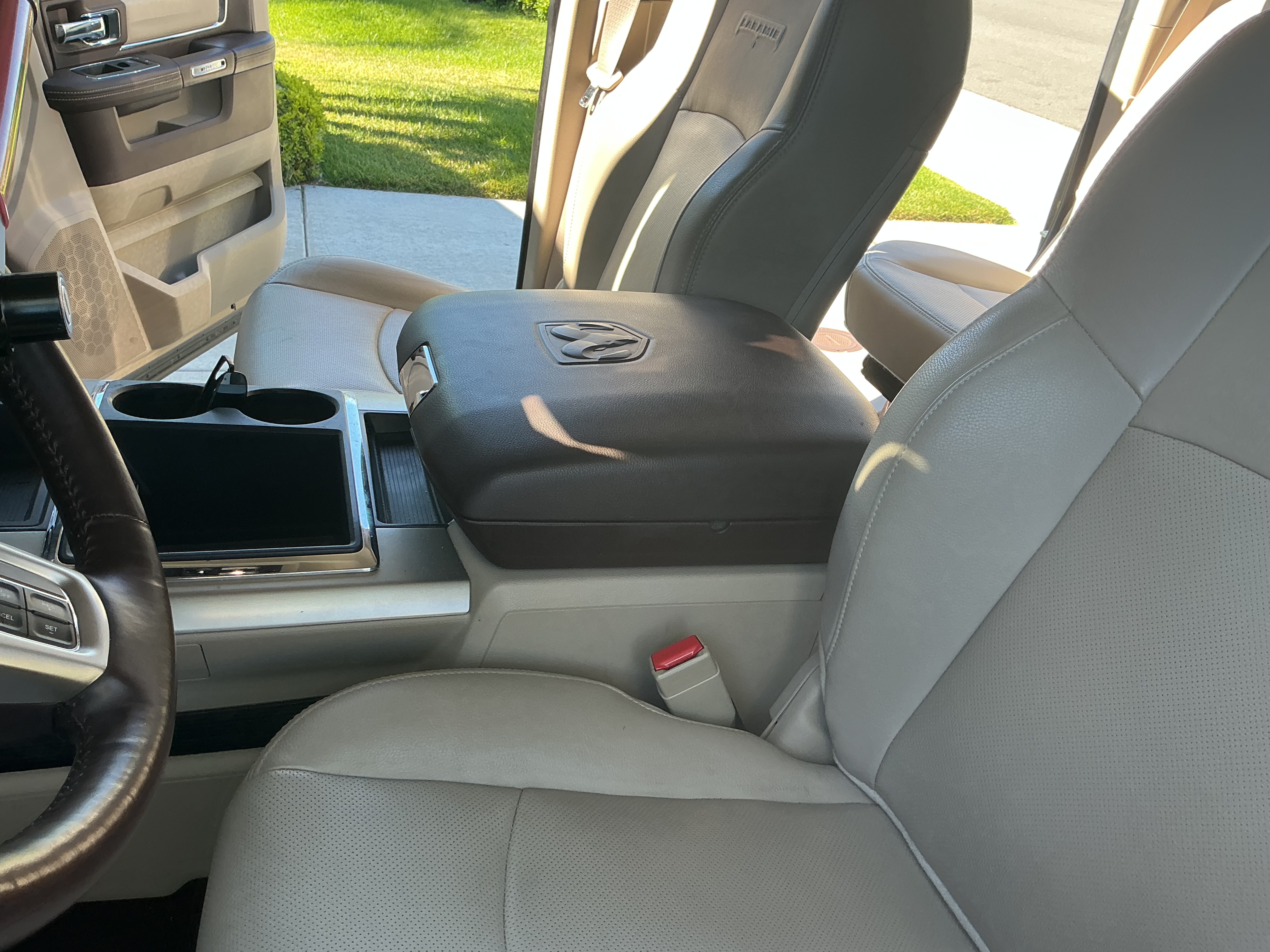 Used 2014 RAM 2500 Laramie AWD/4WD image 8