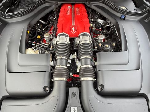 Used 2011 Ferrari California image 9