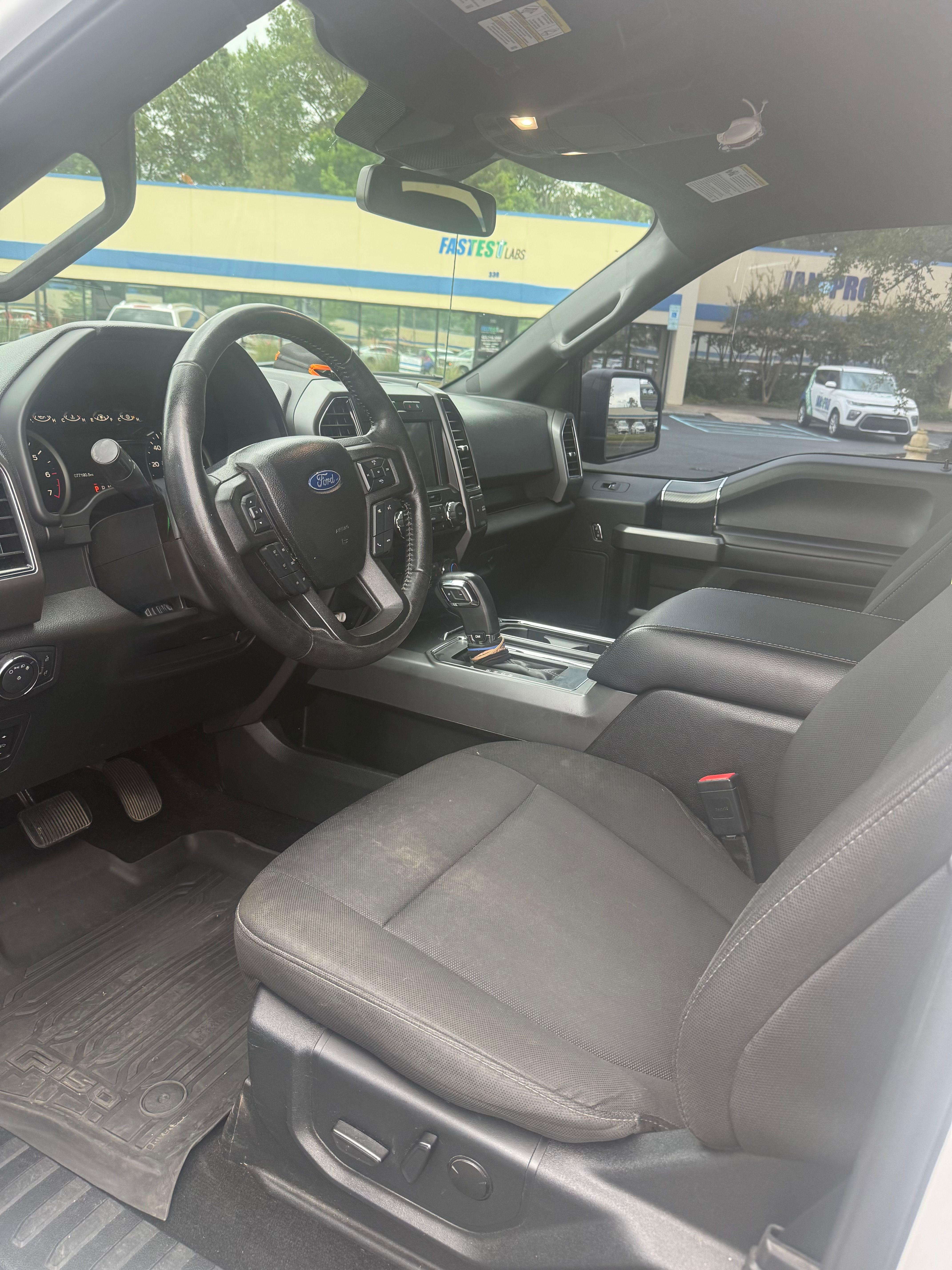 Used 2019 Ford F150 XLT w/ Equipment Group 302A Luxury AWD/4WD image 12
