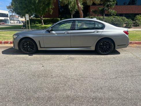 Used 2021 BMW 750i xDrive w/ Executive Package image 15