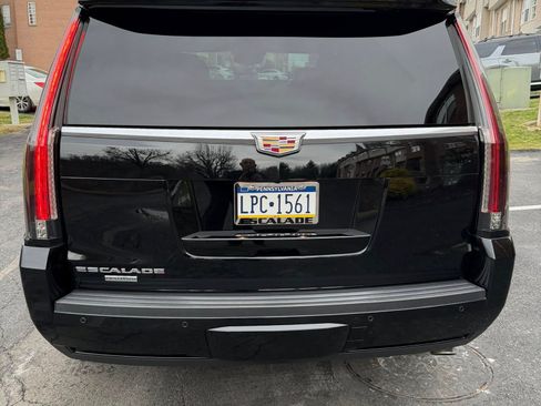 Used 2015 Cadillac Escalade Premium image 9
