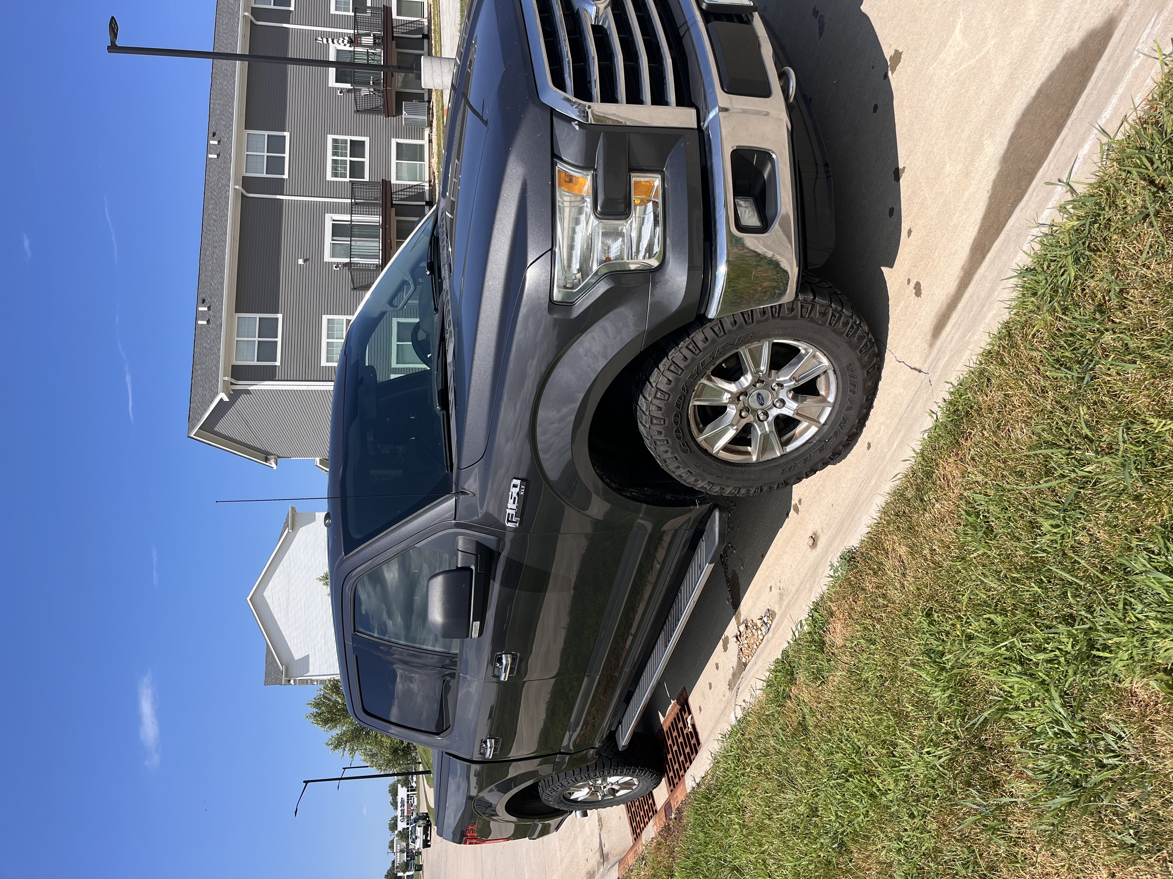Used 2015 Ford F150 XLT w/ Equipment Group 302A Luxury AWD/4WD image 1