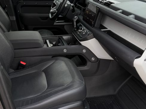 Used 2023 Land Rover Defender 130 X-Dynamic SE image 22