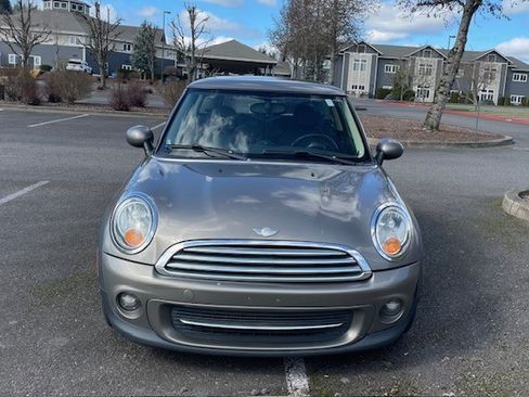 Used 2011 MINI Cooper Hardtop image 2
