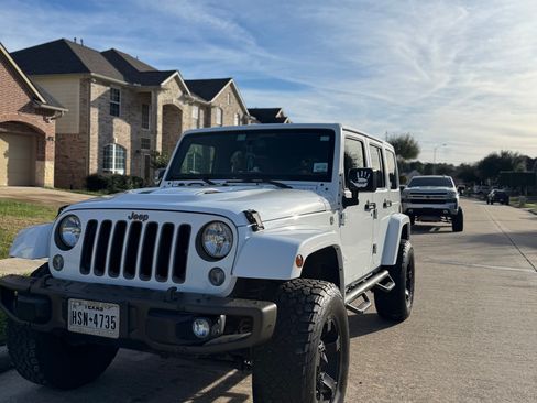 Used 2016 Jeep Wrangler Unlimited Sahara image 1