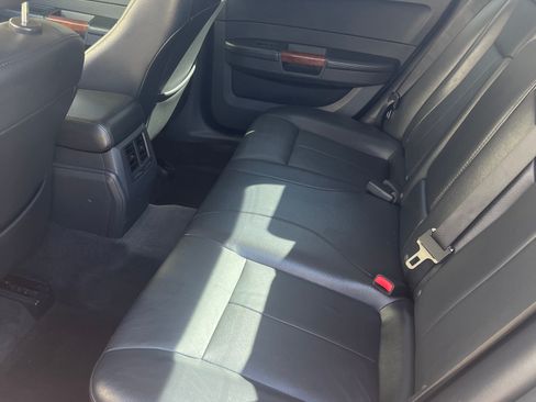 Used 2010 Chrysler 300 Limited RWD image 9