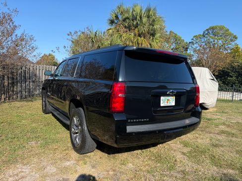 Used 2019 Chevrolet Suburban LT image 16