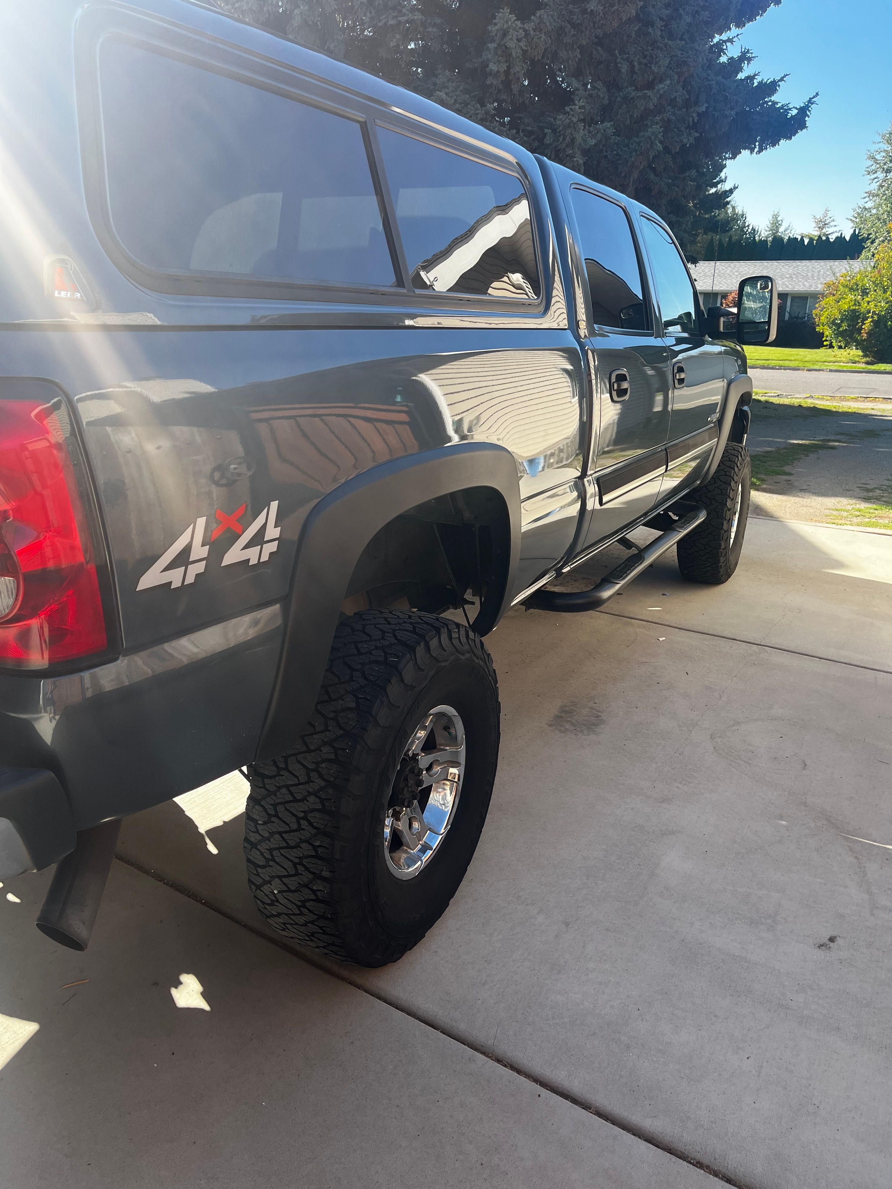 Used 2007 Chevrolet Silverado 2500 LT w/ Onstar Plus Package AWD/4WD image 12