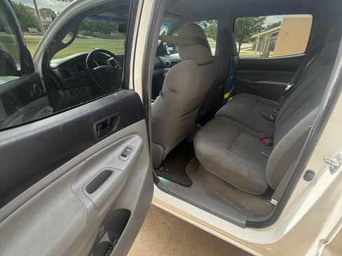 Used 2010 Toyota Tacoma 4x4 Double Cab image 11