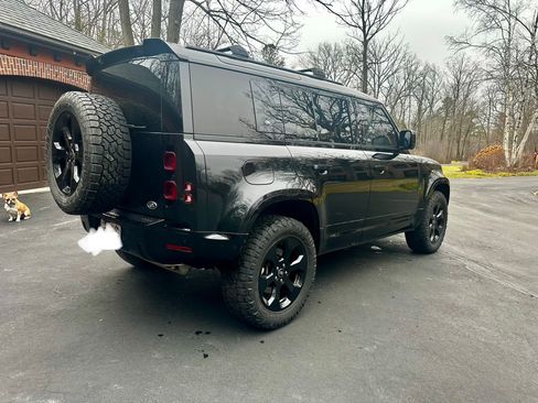 Used 2022 Land Rover Defender 110 SE image 8