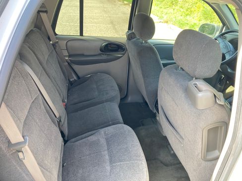 Used 2004 Chevrolet TrailBlazer LS w/ LS Preferred Equipment Group image 4