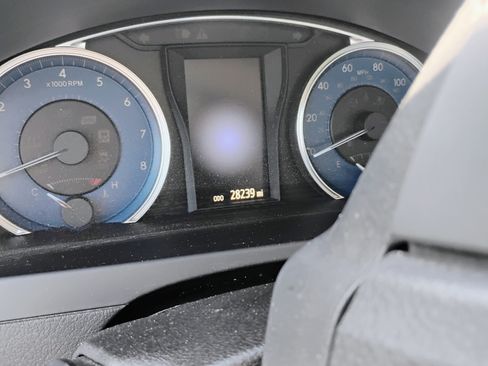 Used 2017 Toyota Camry XLE image 12