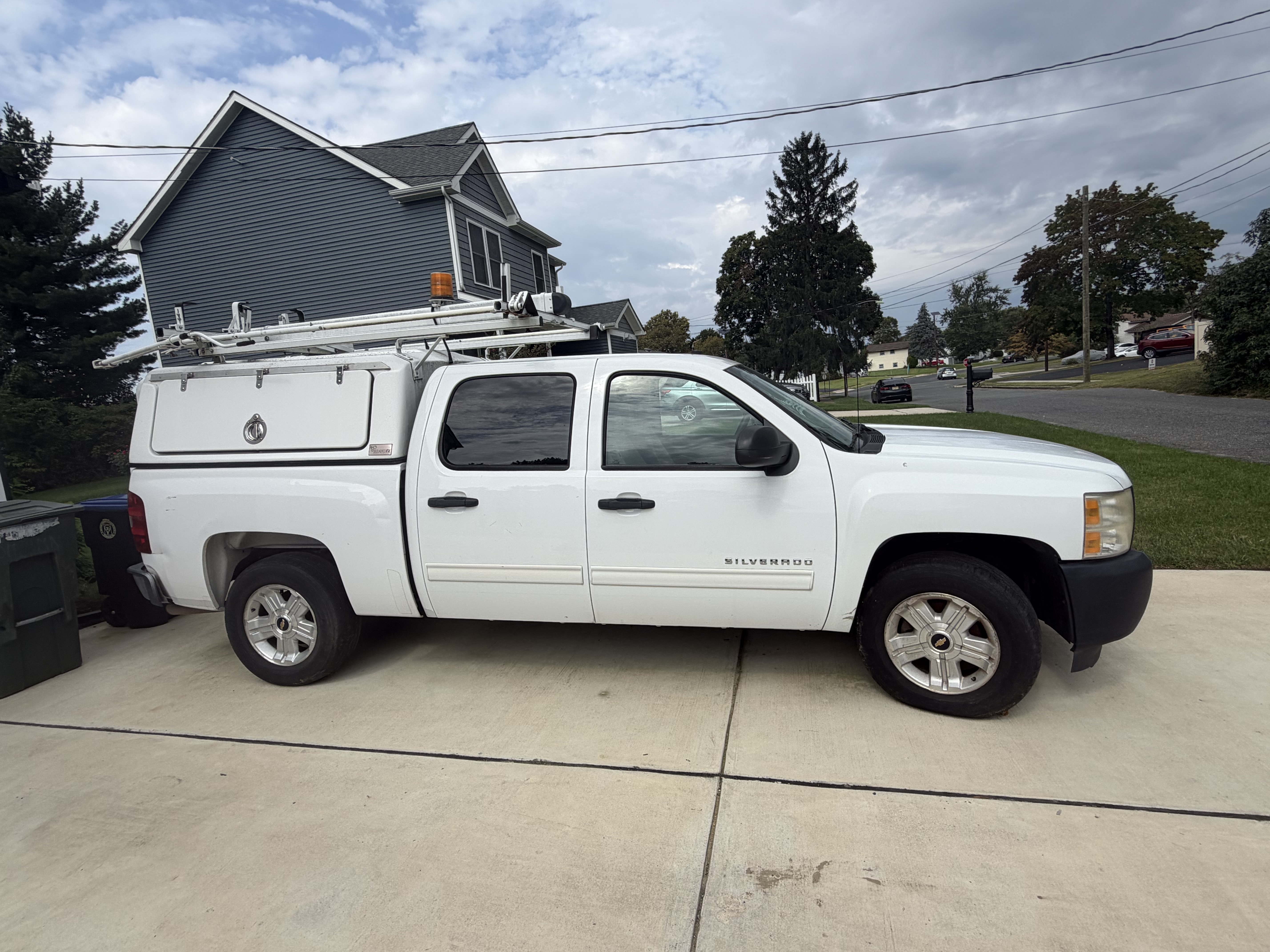 Used 2010 Chevrolet Silverado 1500 2WD Crew Cab Hybrid image 4