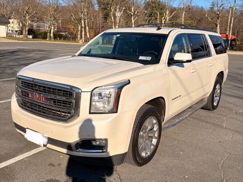 Used 2015 GMC Yukon XL SLT w/ Open Road Package image 9