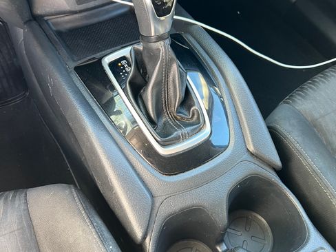 Used 2019 Nissan Rogue SV image 6