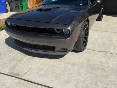 Used 2016 Dodge Challenger R/T RWD image 1