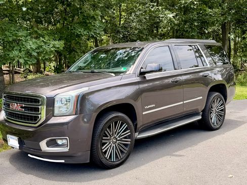 Used 2015 GMC Yukon SLT RWD image 1