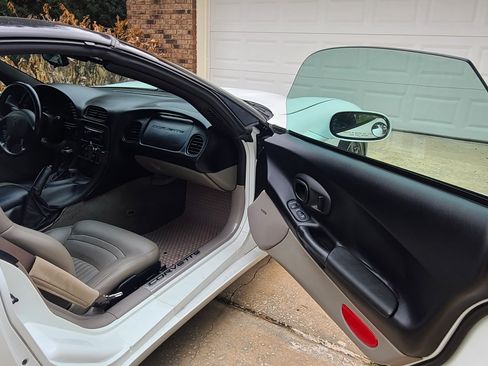 Used 1997 Chevrolet Corvette Coupe w/ Memory Pkg image 14