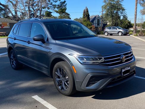 Used 2023 Volkswagen Tiguan SE image 4