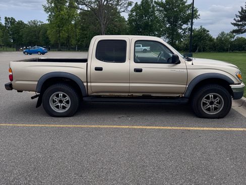 Used 2001 Toyota Tacoma 4x4 Double Cab image 4