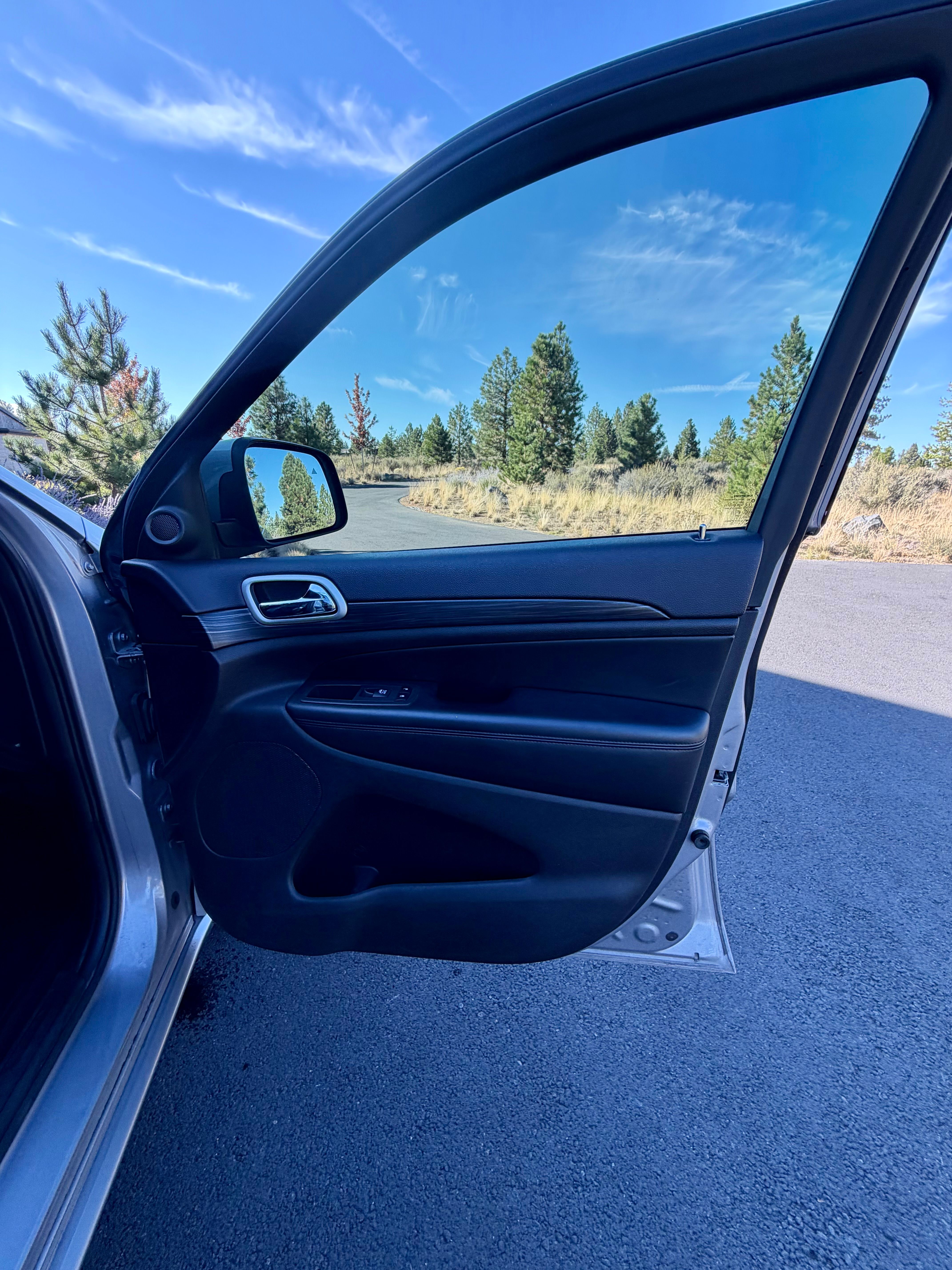 Used 2019 Jeep Grand Cherokee Altitude AWD/4WD image 21