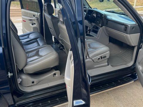 Used 2006 Chevrolet Avalanche Z66 w/ Sun And Sound Package image 2