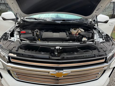 Used 2024 Chevrolet Suburban High Country w/ Advanced Technology Package image 10