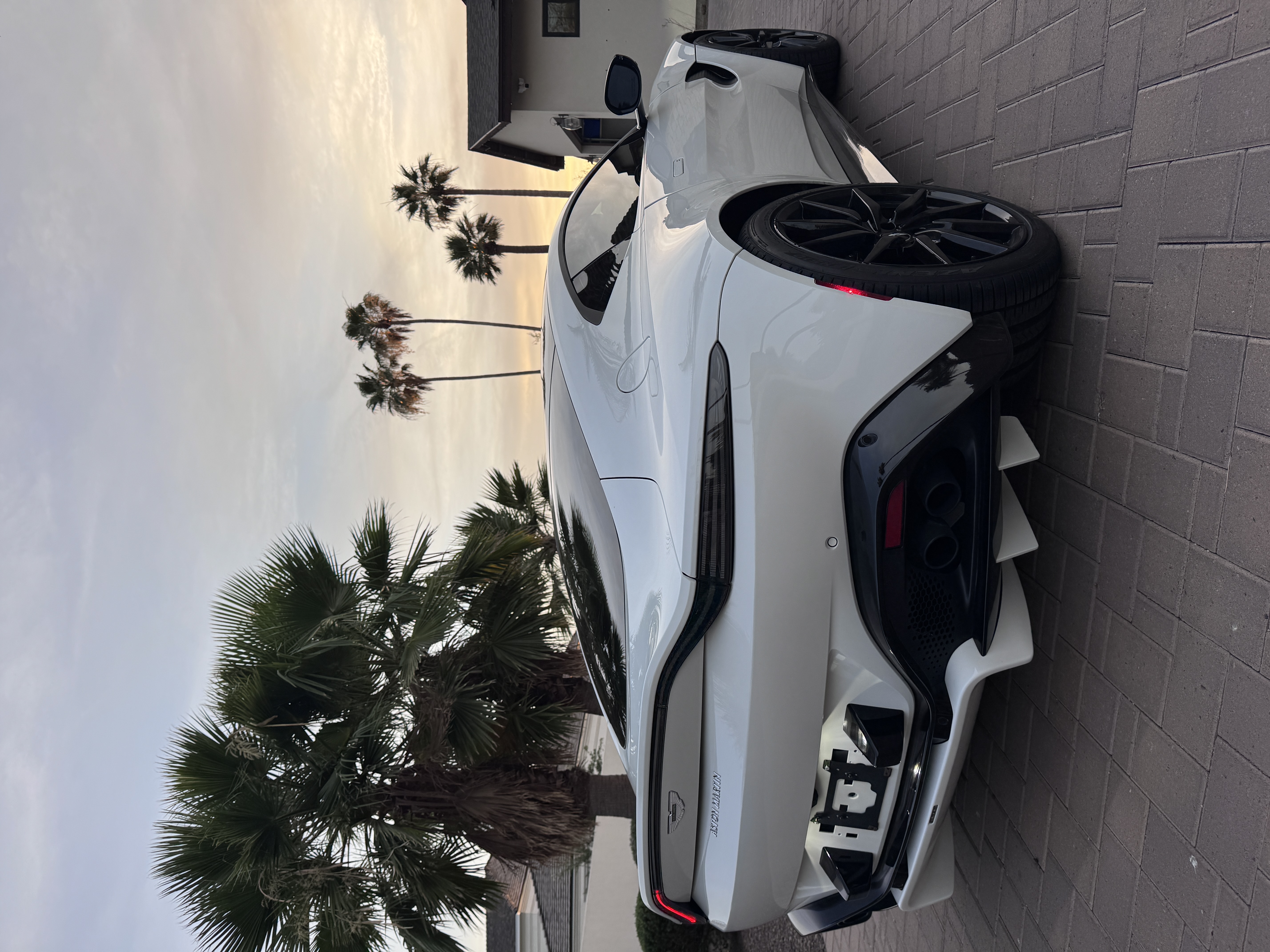 Used 2020 Aston Martin V8 Vantage Coupe RWD image 18
