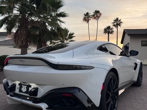 Used 2020 Aston Martin V8 Vantage Coupe RWD image 18