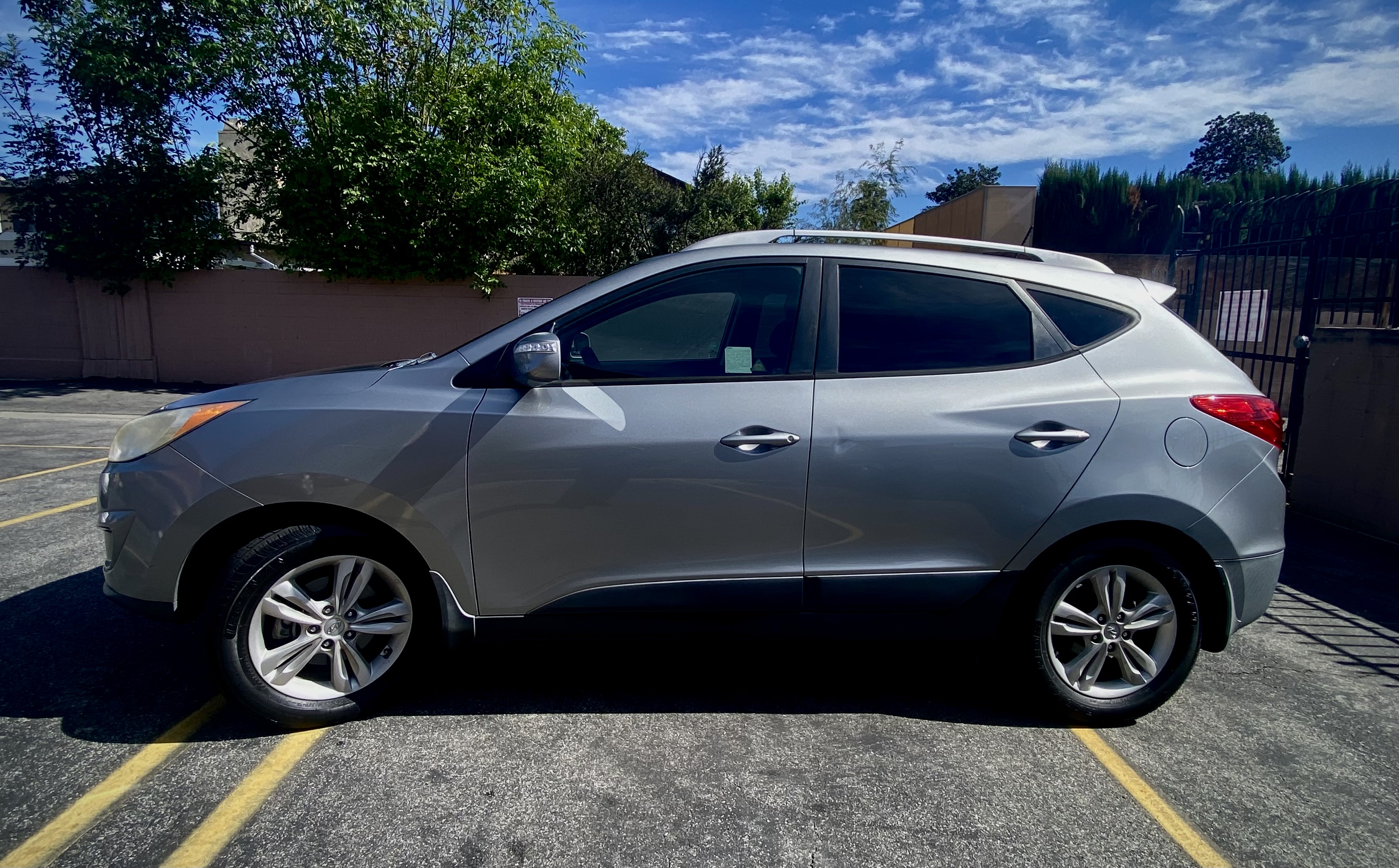 Used 2012 Hyundai Tucson GLS FWD image 2