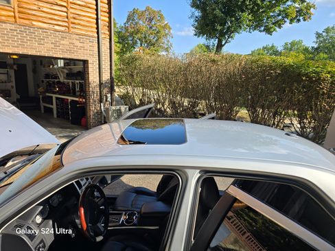 Used 2009 Chrysler 300 C w/ Luxury Group II image 18