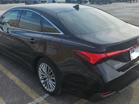 Used 2022 Toyota Avalon Limited image 9
