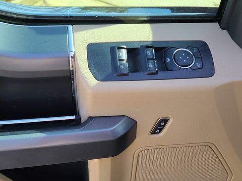 Used 2017 Ford F150 XLT w/ Equipment Group 302A Luxury image 15