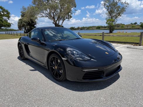 Used 2022 Porsche 718 Cayman w/ Premium Package RWD image 1