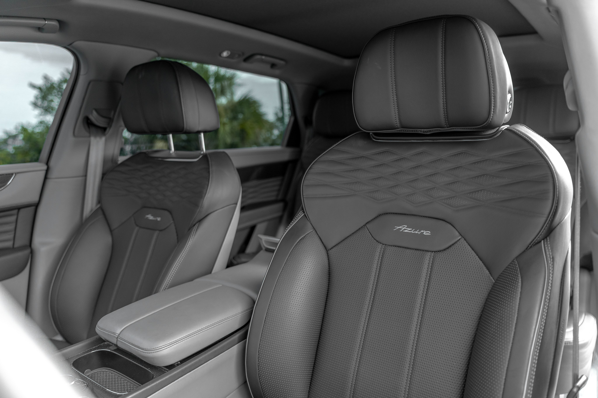 Used 2023 Bentley Bentayga Extended Wheelbase AWD/4WD image 24